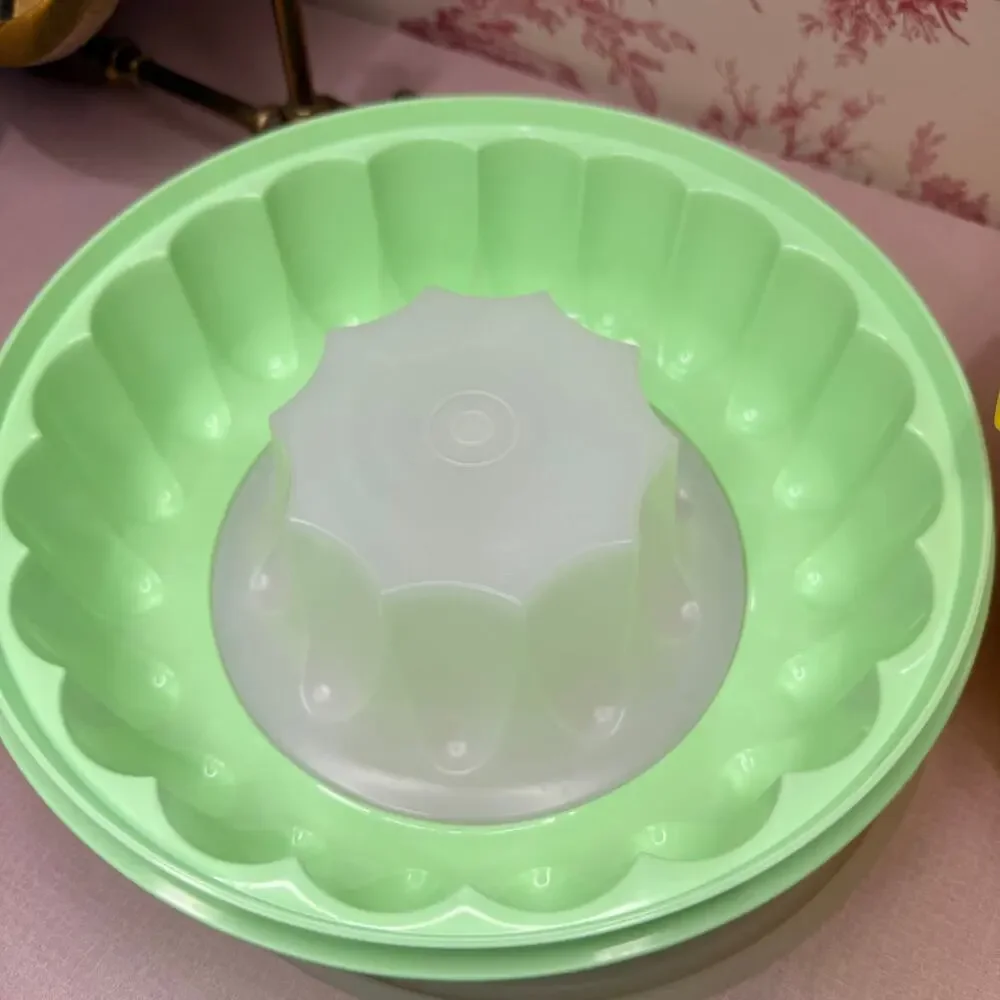 Vintage Tupperware Set of containers w/lids Bowl jello mold veggie & snack tray